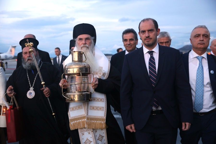 Έφτασε στην Αθήνα το Άγιο Φως