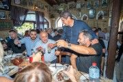 Ο Λευτέρης Αυγενάκης παρών σε γλέντι ρακοκάζανου στον Στείρωνα της Κρήτης